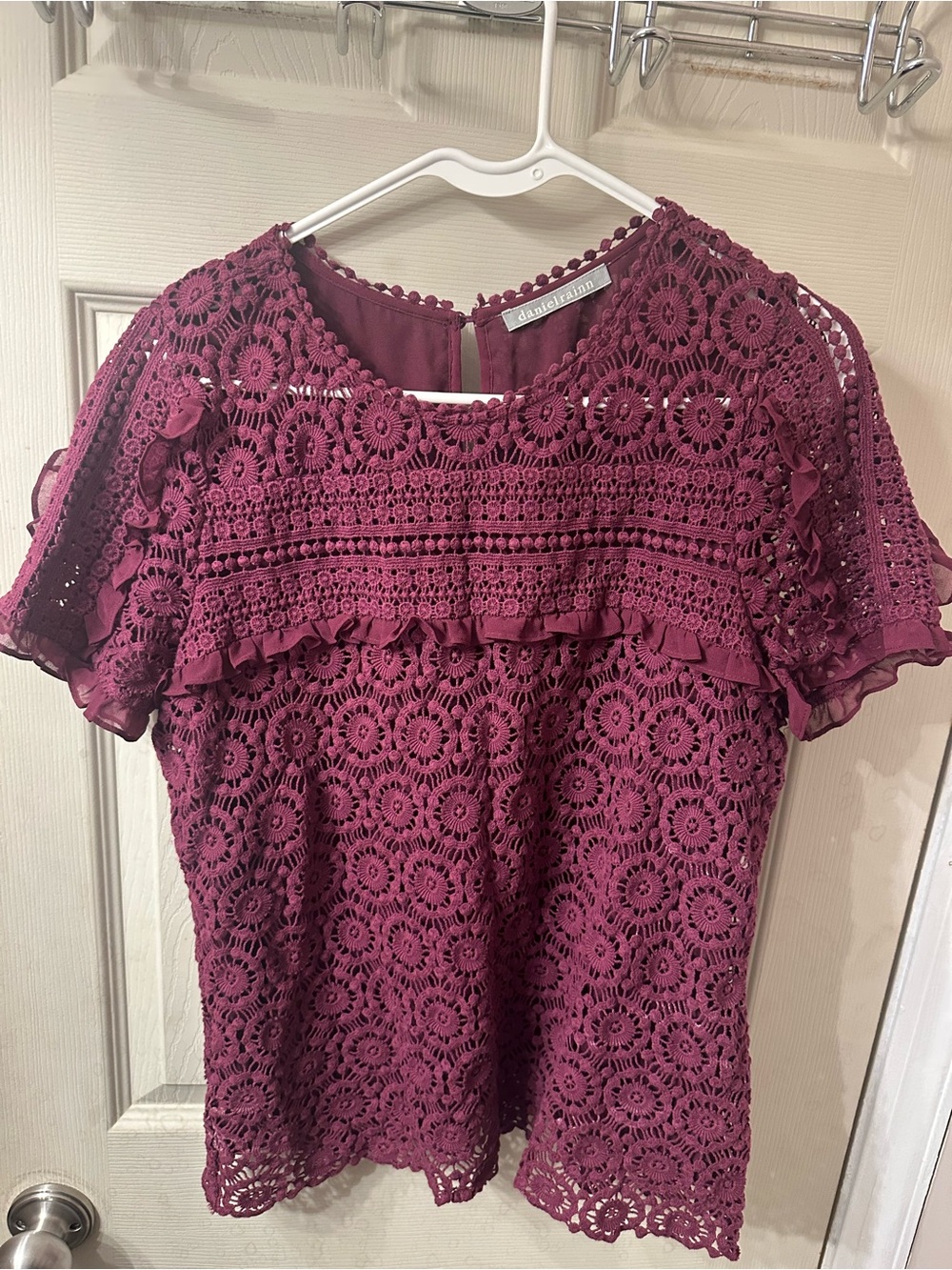Daniel Rainn Wine Crochet Lace Short Sleeve Blouse